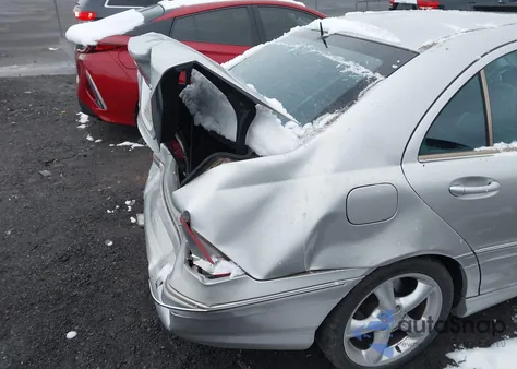 2005 Mercedes-Benz C 230 Kompressor Sport z USA, uszkodzony, nr VIN WDBRF40J05F692494